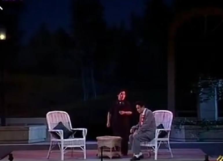 姐姐带弟弟入行，最终都成沪剧名家，曾在台上演母子