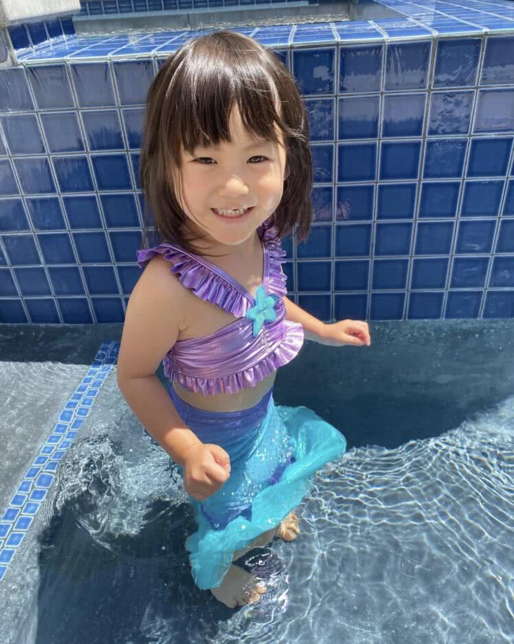 陈冠希晒女儿侧颜照睫毛,陈冠希晒女儿旗袍照