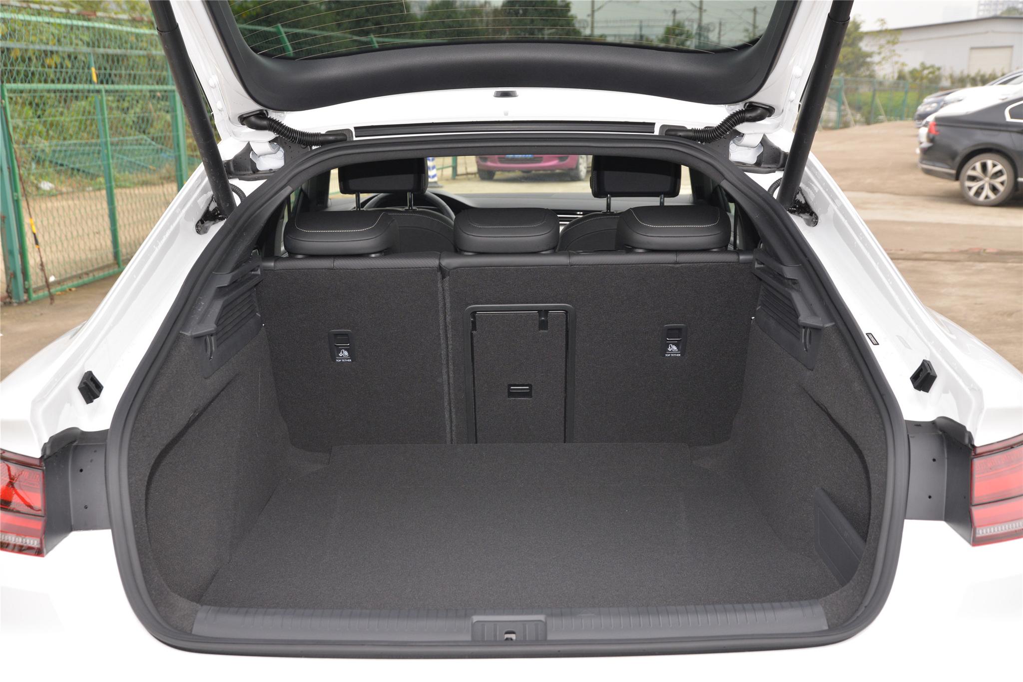 大众cc炫酷内饰图片,大众cc外观详细介绍