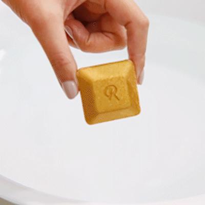 一颗少女手蕾解锁一场浴中奇思，于是身体被唤醒