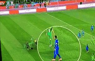 中国足球爆笑动态图,足球比赛搞笑动图高清