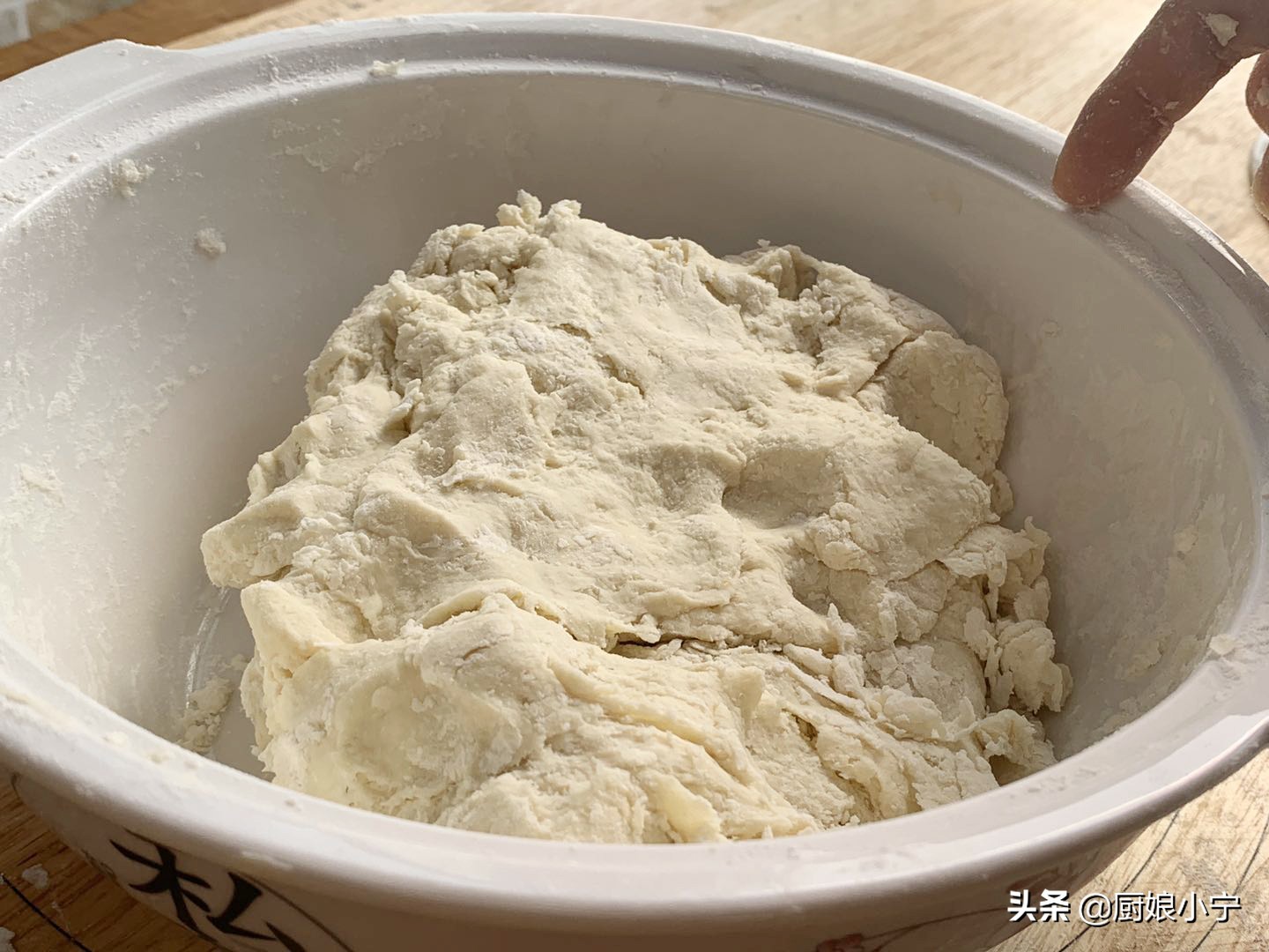 手擀面爽滑劲道有妙招，这样做不断不糟不发硬，北方老一辈做法