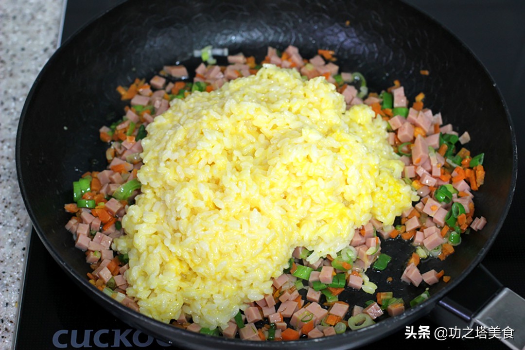 看不见鸡蛋的菜,蛋炒饭不放酱油做法