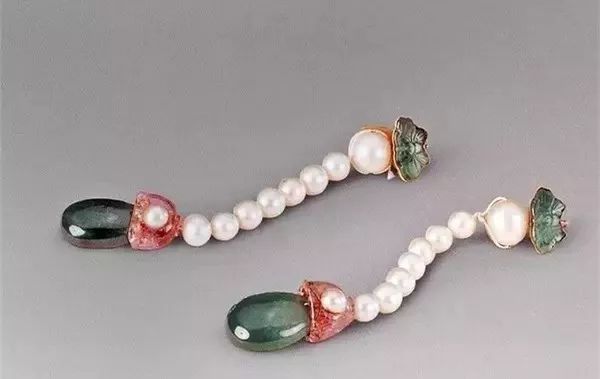 单边耳饰的戴法,耳挂流苏耳饰正确戴法