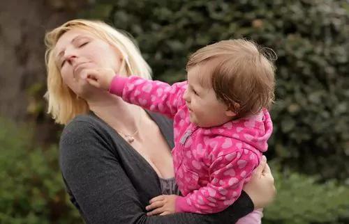 3岁宝宝打爸爸妈妈怎么办,4岁孩子发脾气打妈妈怎么引导