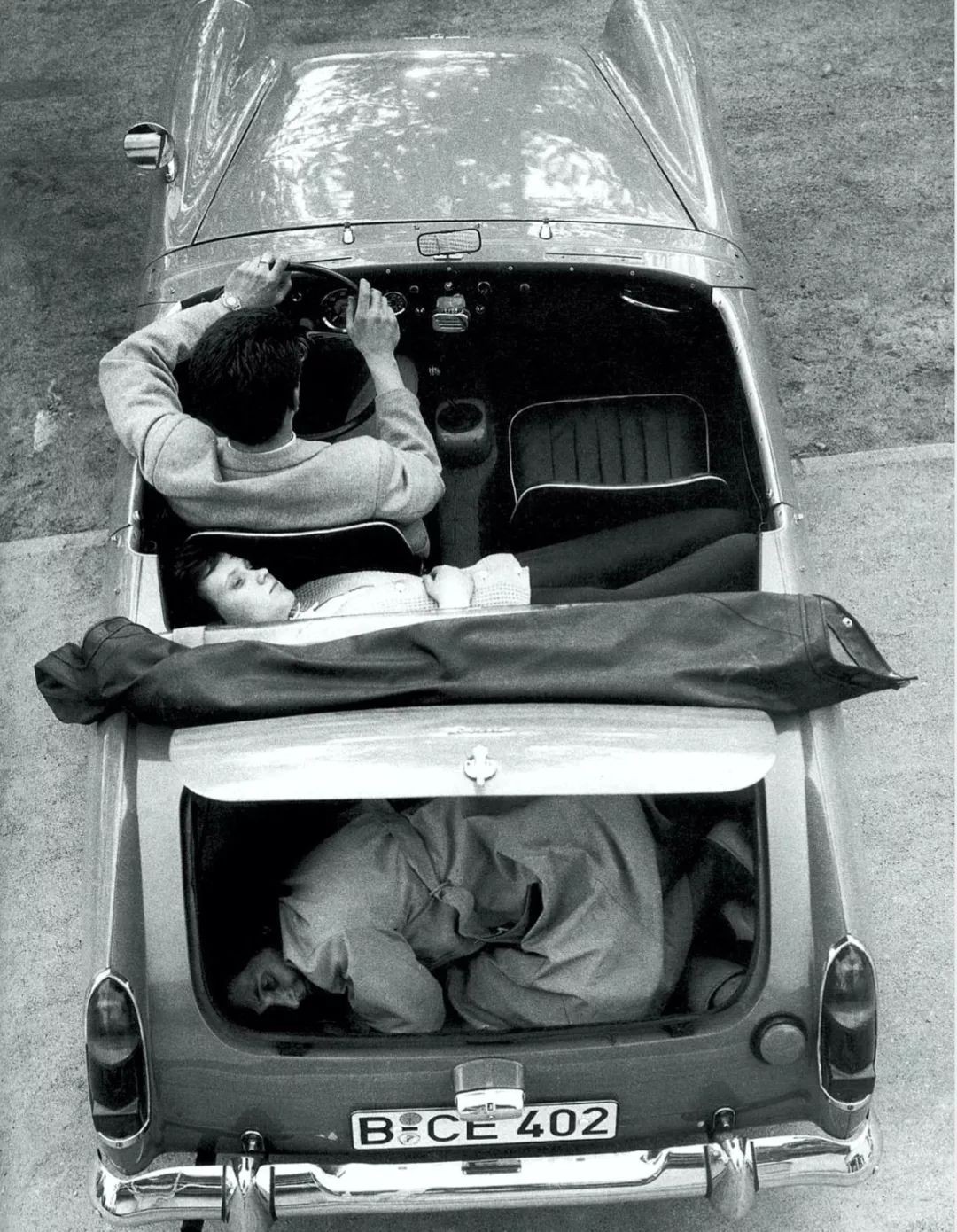 人类接近灭亡的三次事件,查理检查站对峙事件前因后果