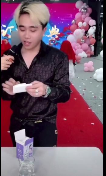 殷世航的财富密码！装疯卖傻五小时收入4500万，小丑竟是我自己