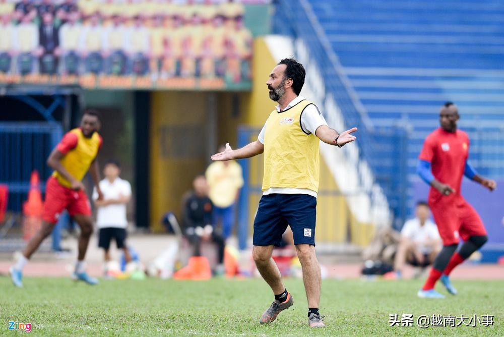 越南外籍足球教练,越南足球球员职业生涯