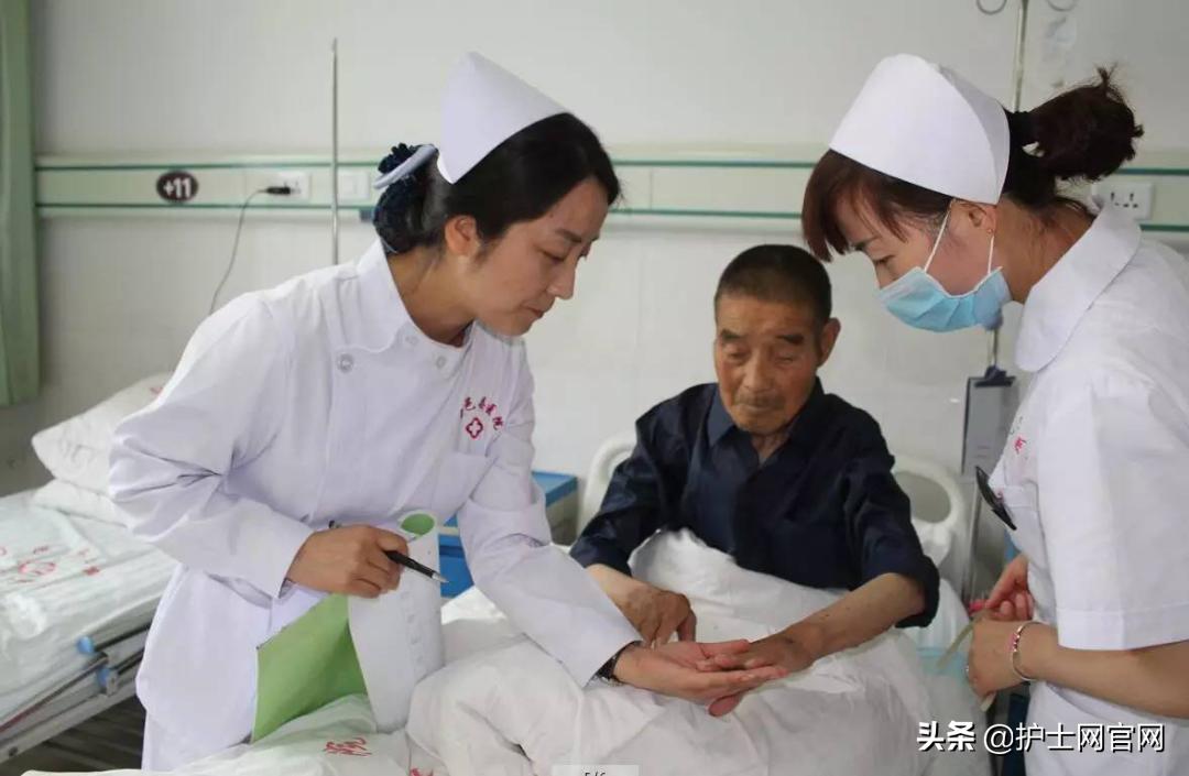 护士在工作中不慎摔碎高价针剂药水，责任由谁来承担？