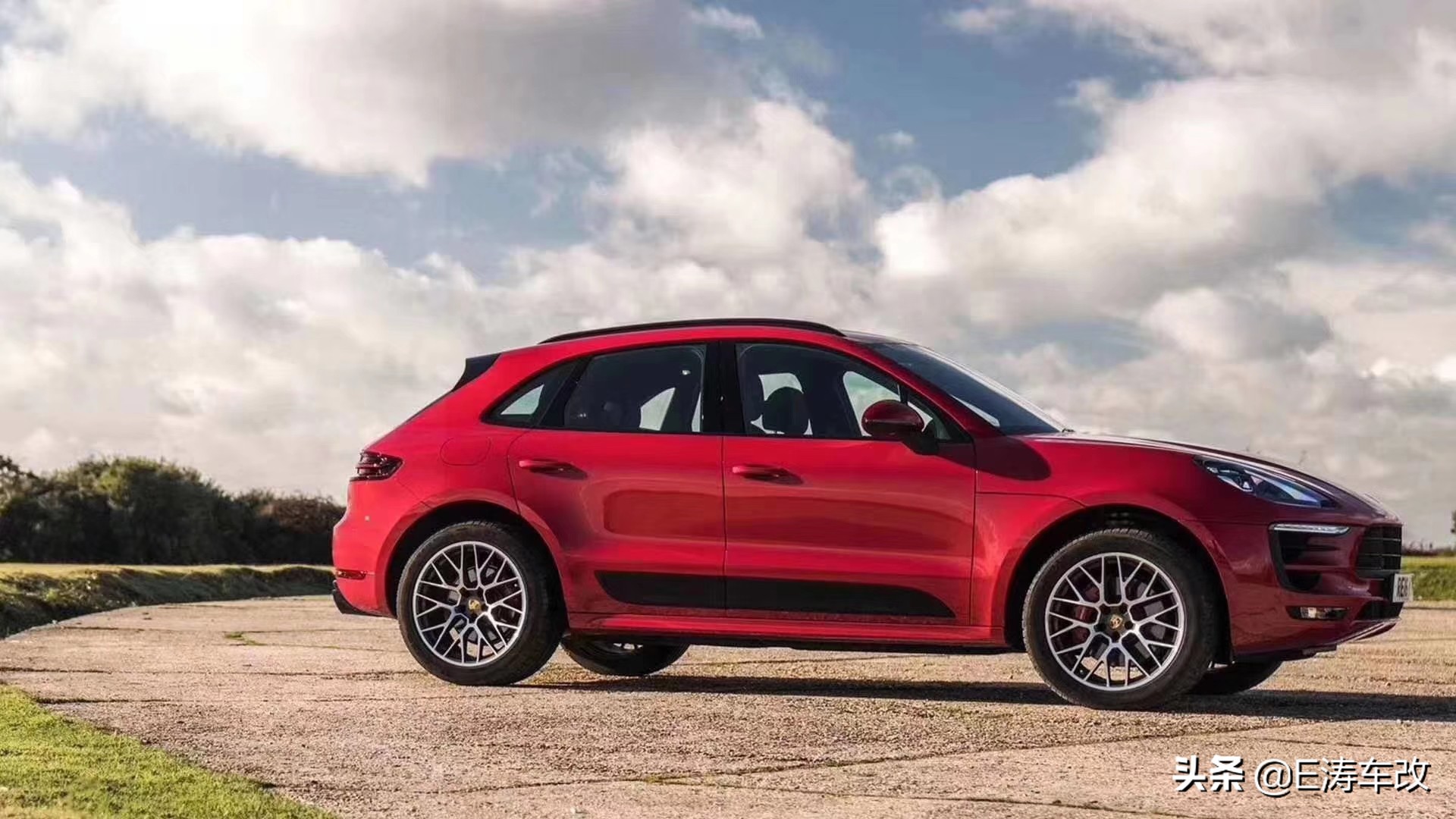 保时捷macan原厂鸟巢轮毂,保时捷鸟巢轮毂走起来的效果