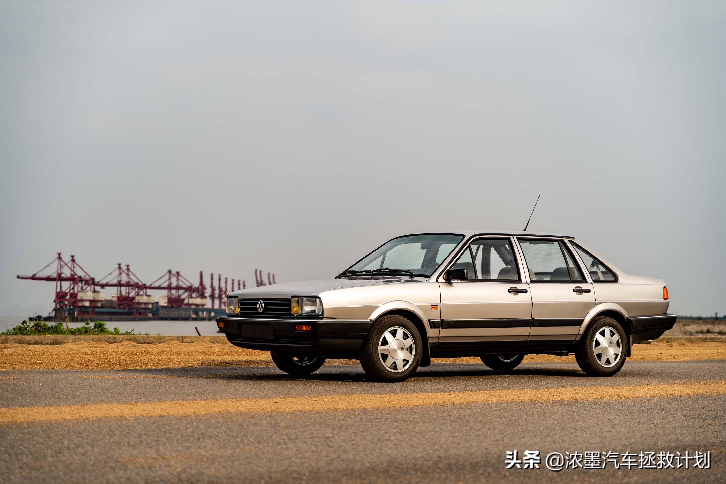 「妙手生花」重建一台战损级桑塔纳，带给它历经千般后的华丽重生