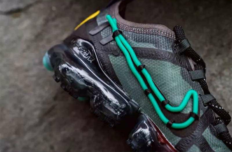 外形类似aj1的鞋,刚买的aj1怎么这么难穿进去