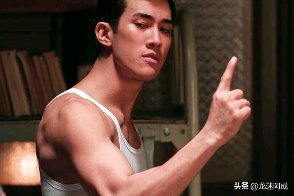 这才是李小龙最经典的电影,周星驰电影致敬李小龙