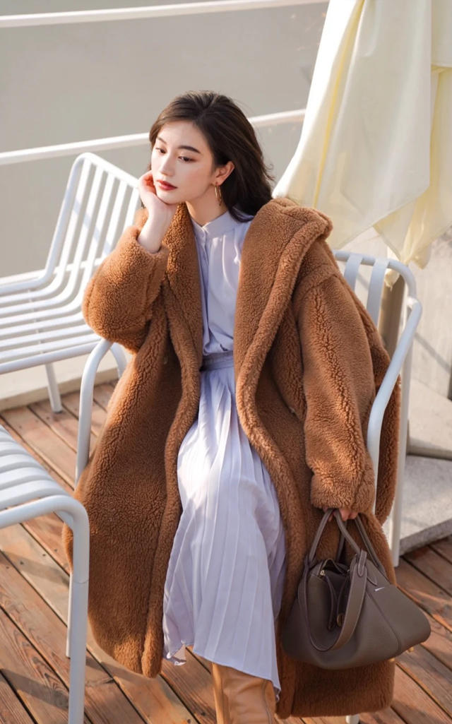 搭配大衣的修身显瘦长裙,黑色呢大衣长裙显瘦穿搭