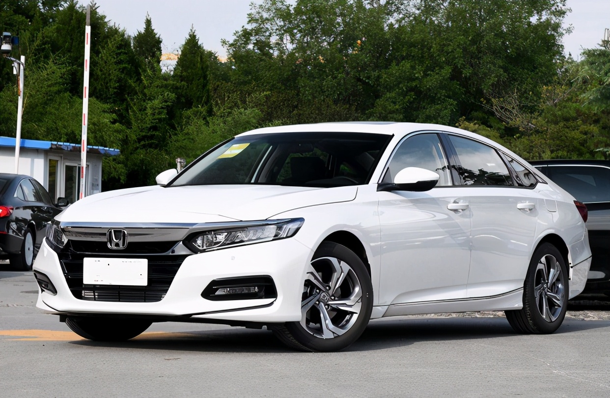 售价16.98-23.78万元的雅阁怎么选,十多万公里的18款雅阁值得买吗