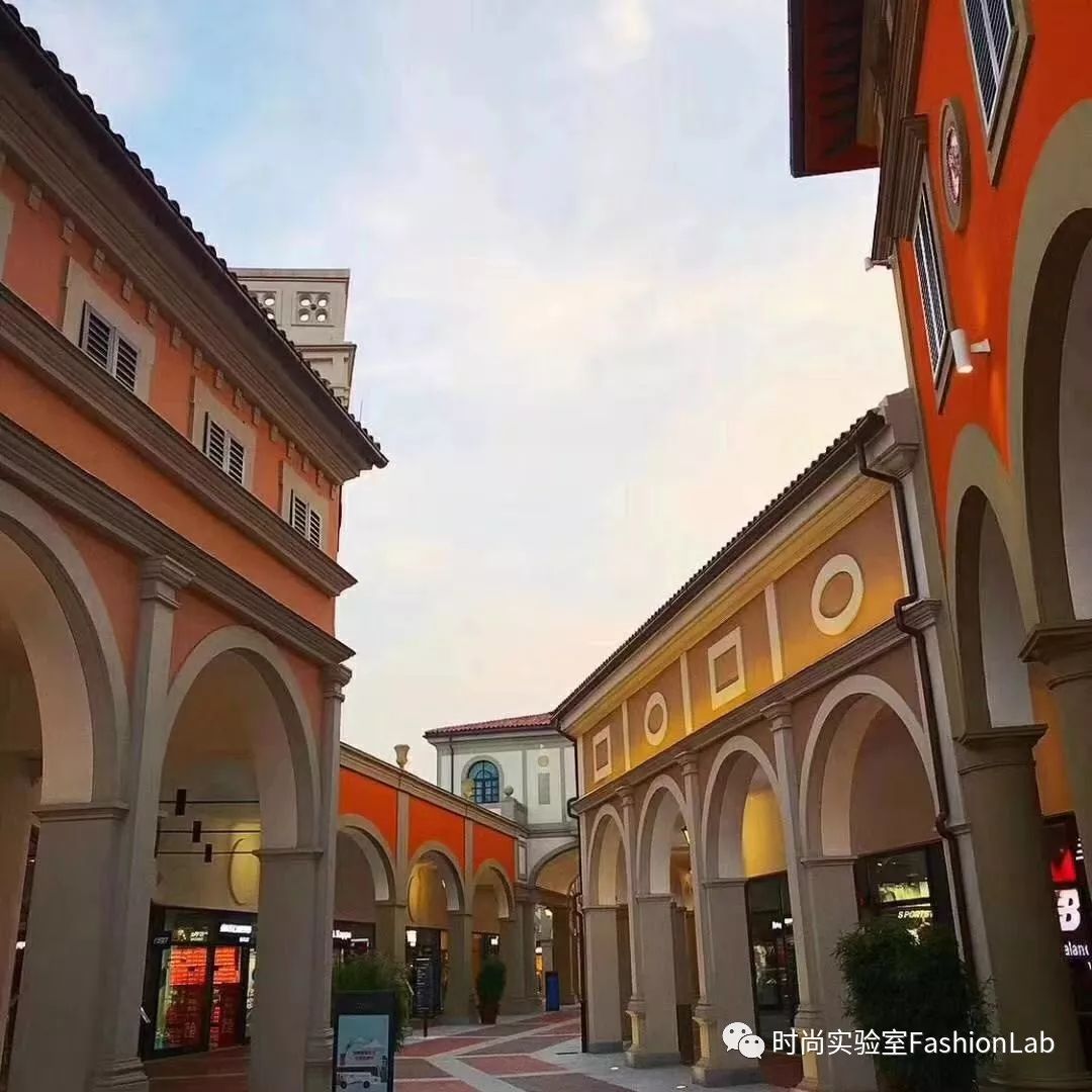 2折起的国际奢品折扣,去到这个意式奥莱小镇就能秒到