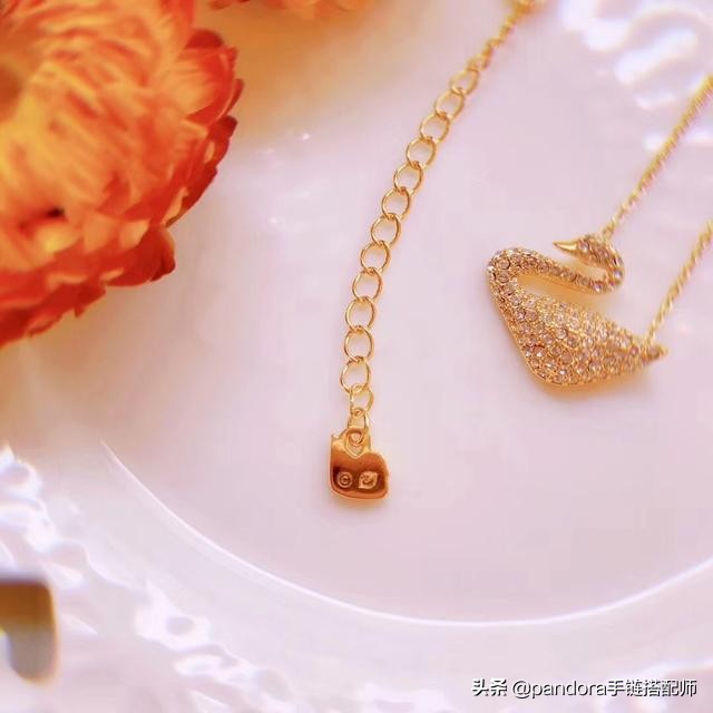 施华洛世奇黑天鹅和银天鹅哪个贵,施华洛世奇黑天鹅项链推荐视频