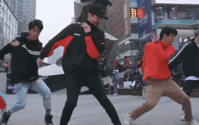 太难难难难难难了！为什么坐着就会忍不住抖腿？