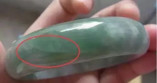 想买个玉镯子应该怎么选,怎么样挑几千玉手镯