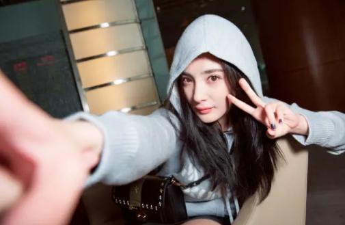 杨幂代言的包包mk价格,盘点那些年杨幂代言的品牌