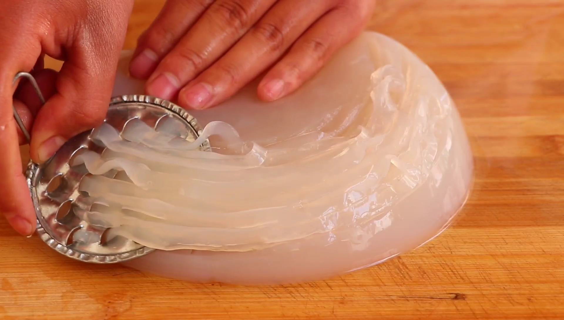 凉粉劲道q弹酸辣爽口超级开胃呀,麻辣凉粉的做法劲道爽口特别下饭