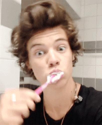 刷牙姿势不对牙龈有缝隙怎么补救,刷牙洗脸处好多苔藓