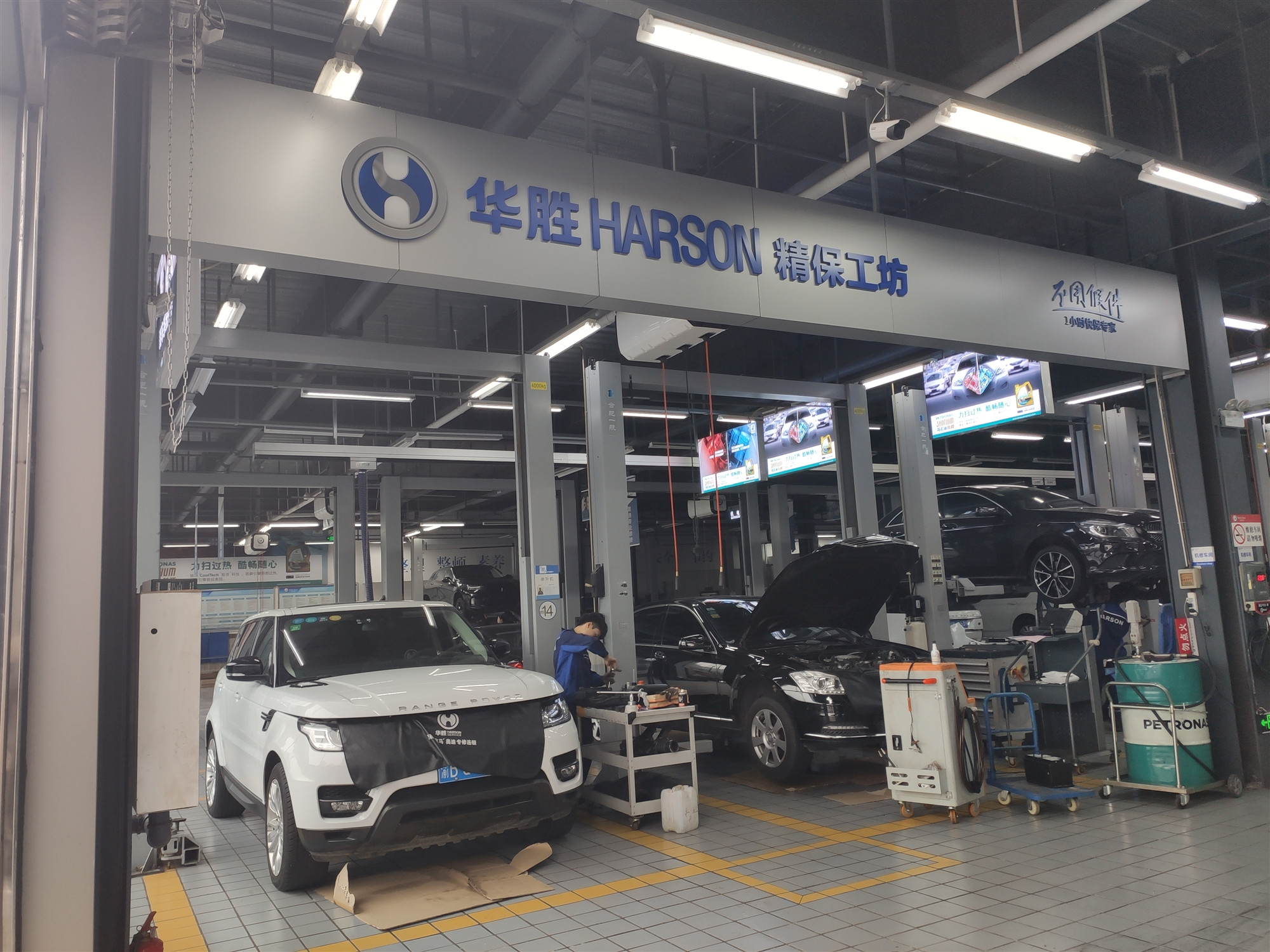 李伟：修车中奔宝，做人中豪杰，门店产值3年实现3个亿