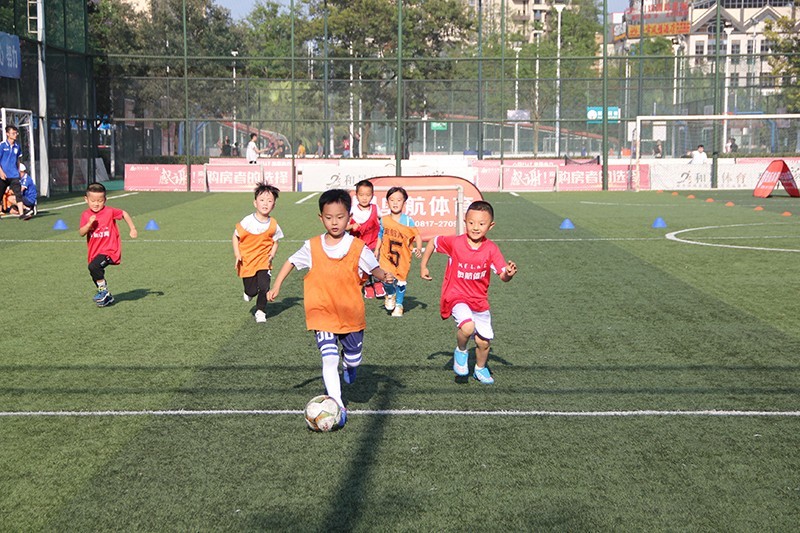 「众志成城抗疫万众一心复工」南充奥航足球俱乐部青训营开练