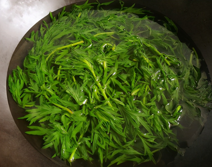 艾草煮鸡蛋怎么煮效果更佳,艾草煮鸡蛋怎样煮才好吃