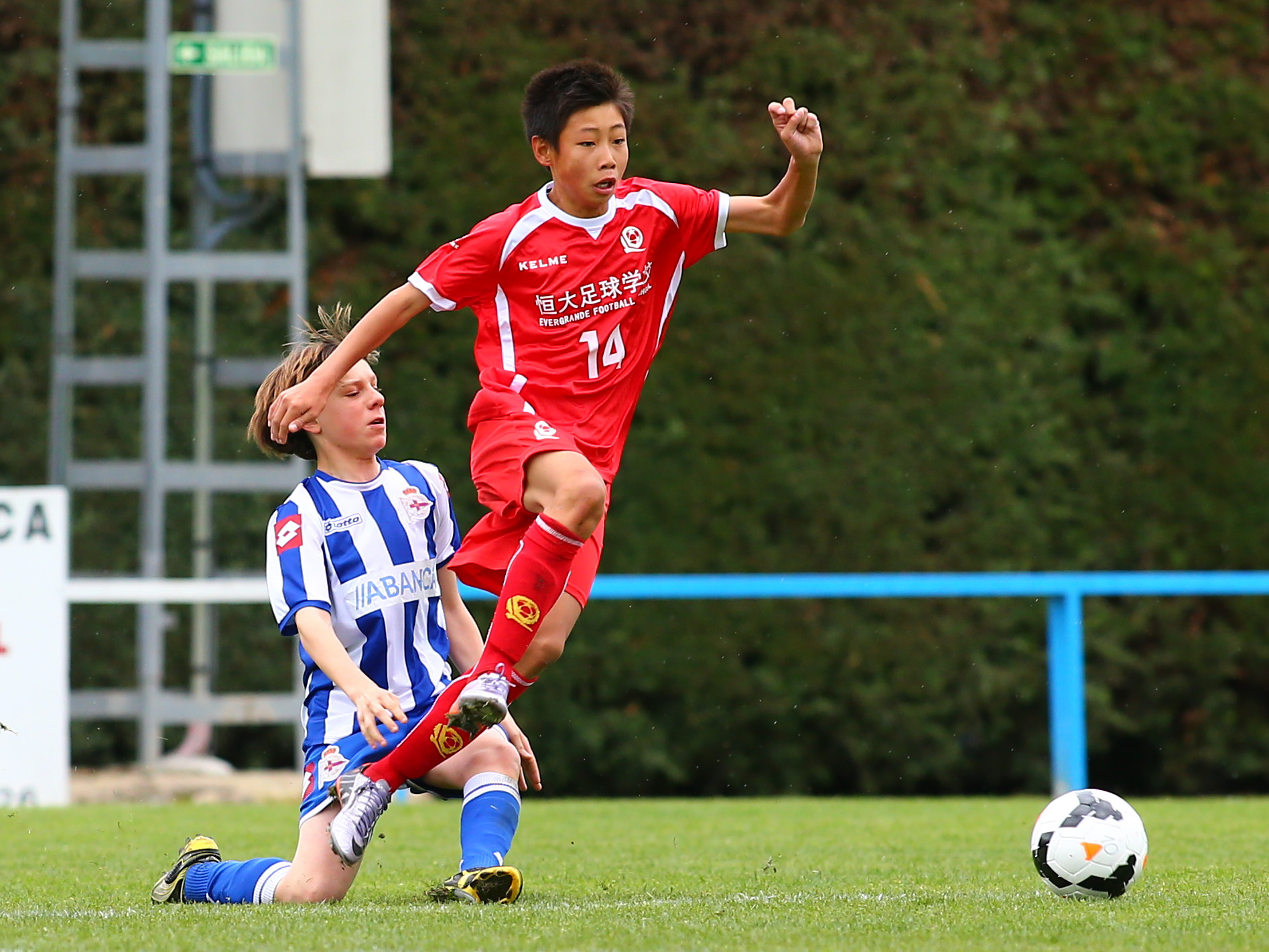 恒大西班牙足校新星,恒大青训在西班牙参加几级联赛