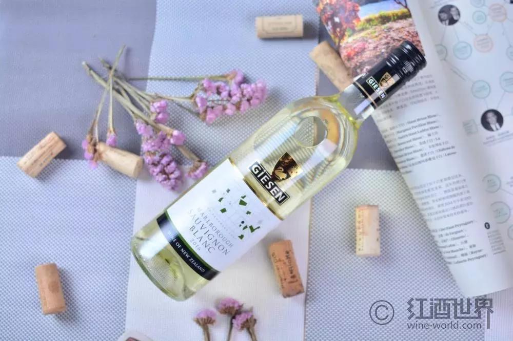 葡萄酒颜色褐色正常吗,干红葡萄酒颜色浅是低端酒吗