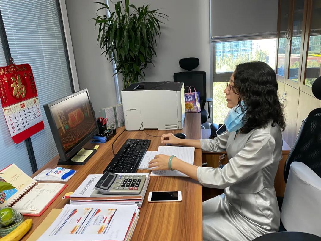 记住他们，纺织行业这些集体和个人获得全国抗疫先进表彰，中国纺联组织收看表彰大会