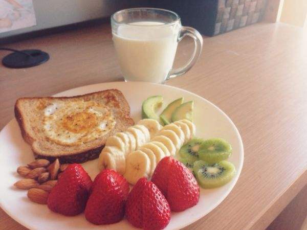 张文宏谈孩子早餐食养,张文宏说早餐不能喝粥的原因