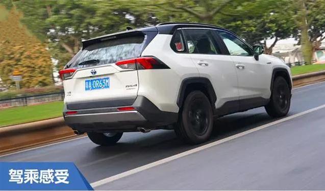 试驾丰田rav4荣放2023款风尚plus版,家用suv选rav4荣放和crv哪款合适