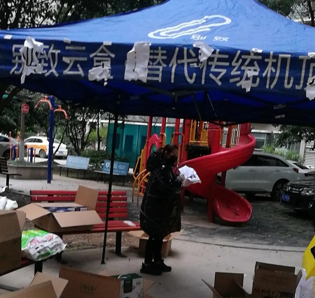 抗击疫情夫妻接力,夫妻同心抗疫社区