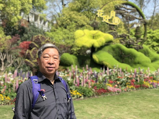 16岁当上赤脚兽医,我做的第一件事就是斗智斗勇给猪打针