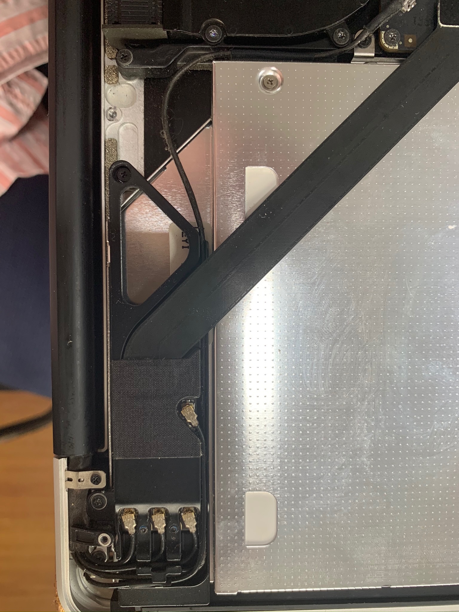 macbookpro喇叭破音使用工具,macbookpro喇叭破音胶水修复方法