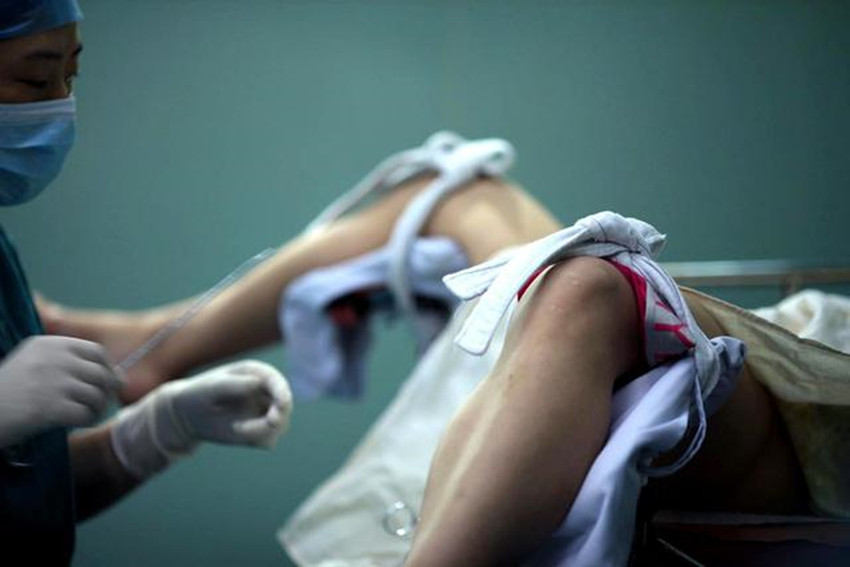 二胎宝妈怀孕8个月被大宝踹肚子,怀二胎5个多月被胎儿踢了