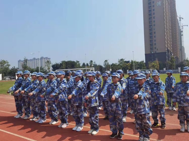 青春在磨砺中成长新高一军训,青春飞扬军训