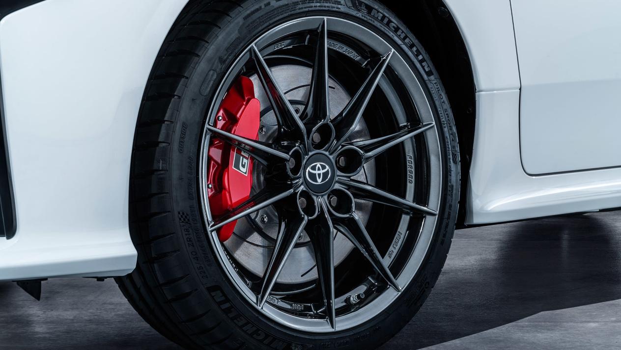 丰田雅力士混动第三代,丰田雅力士gr超燃视频