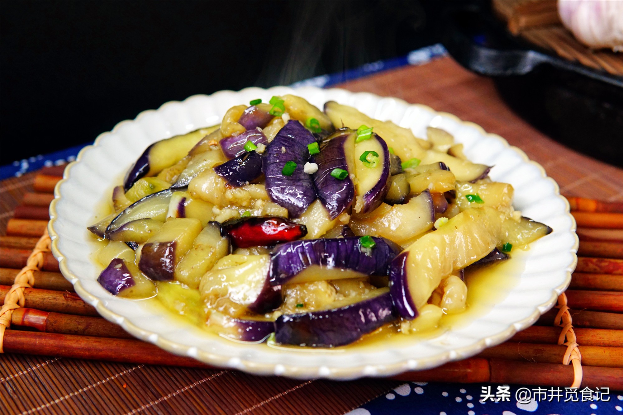 炒茄子费油只需小技巧,茄子不要直接下锅炒费油还不入味