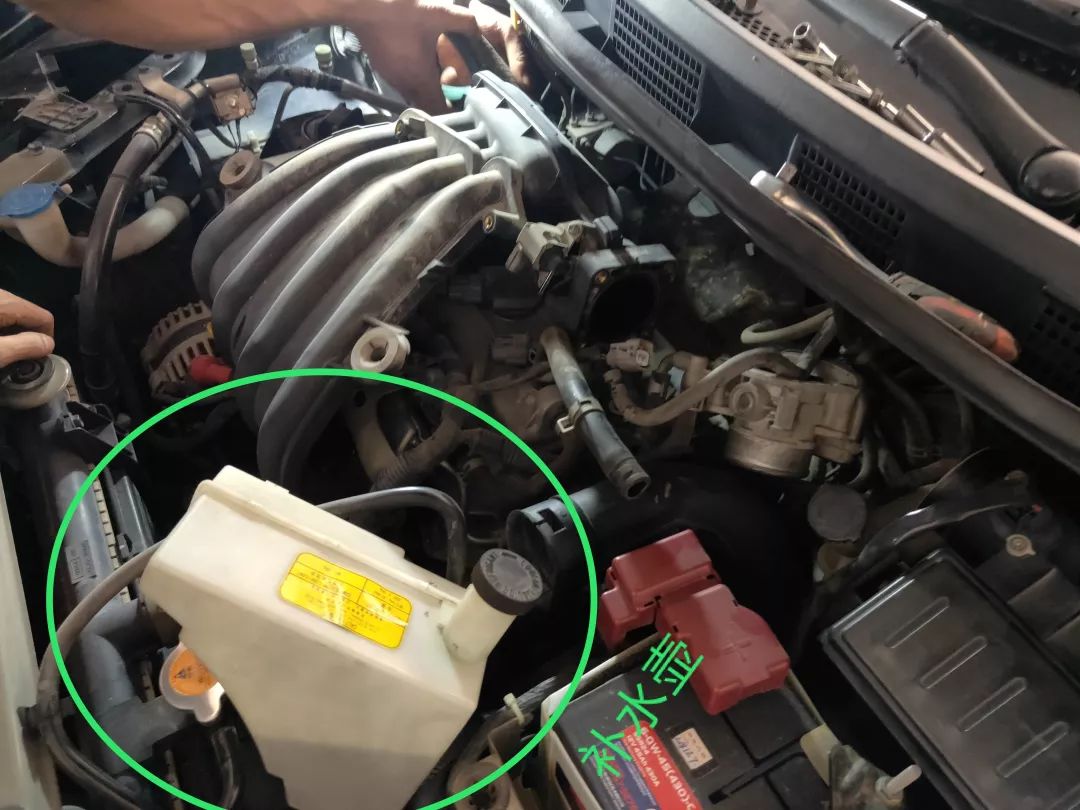 尼桑骐达1.6t更换铱铂金火花塞,日产阳光2011款换火花塞