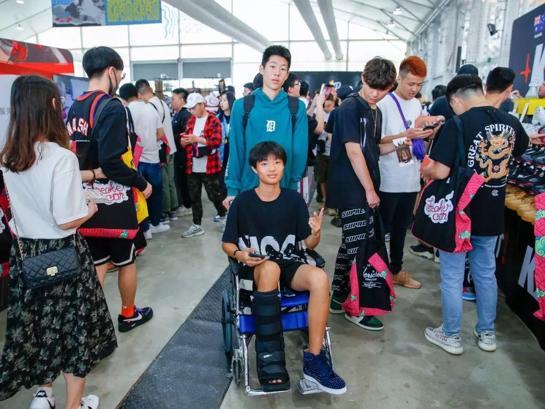 AJ、Yeezy谁更受欢迎？鞋头的本质也是球鞋复读机？