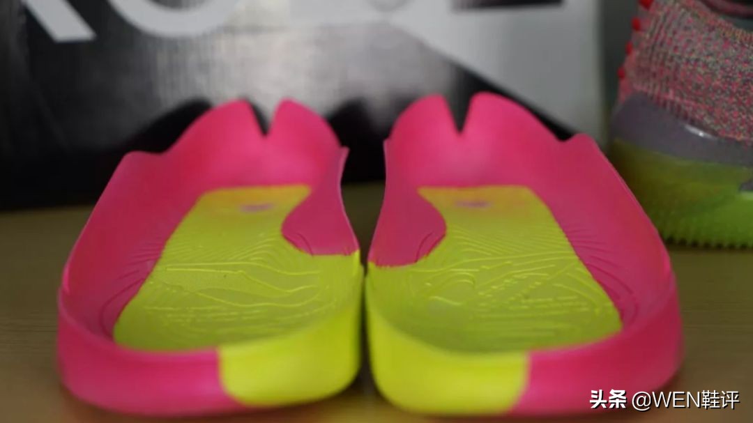 致敬粉丝！鞋面、中底再升级，库里7*开代**箱解读，你觉得如何？