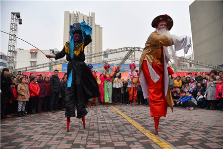 奶奶也许不懂得什么纸尿裤、牛仔裤，但是她一定懂得怎么爱你！