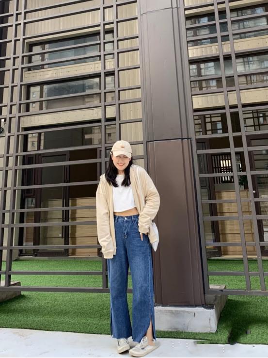 大码显瘦春季长款风衣搭配,时尚长款风衣搭新款牛仔裤