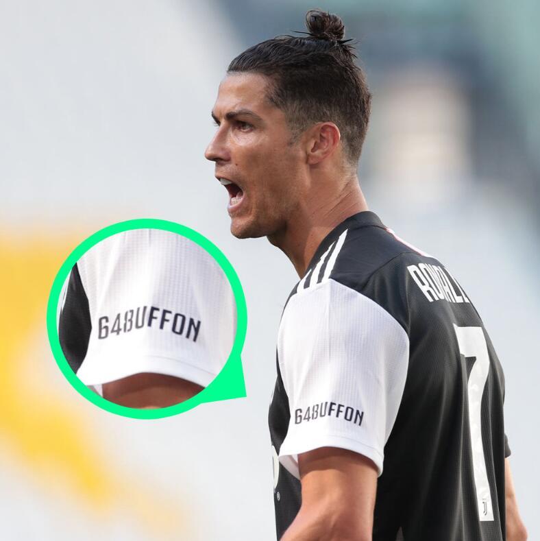尤文暖心举动！都灵德比为布冯定制球衣，再踢1年不拿欧冠不退休