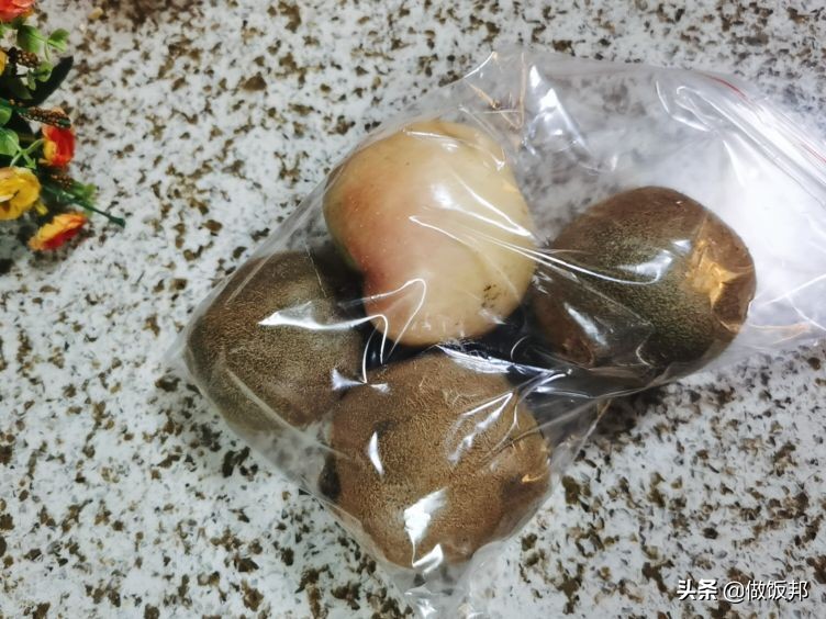 猕猴桃太硬怎么吃妙招,猕猴桃有点软脆香硬的可以吃吗