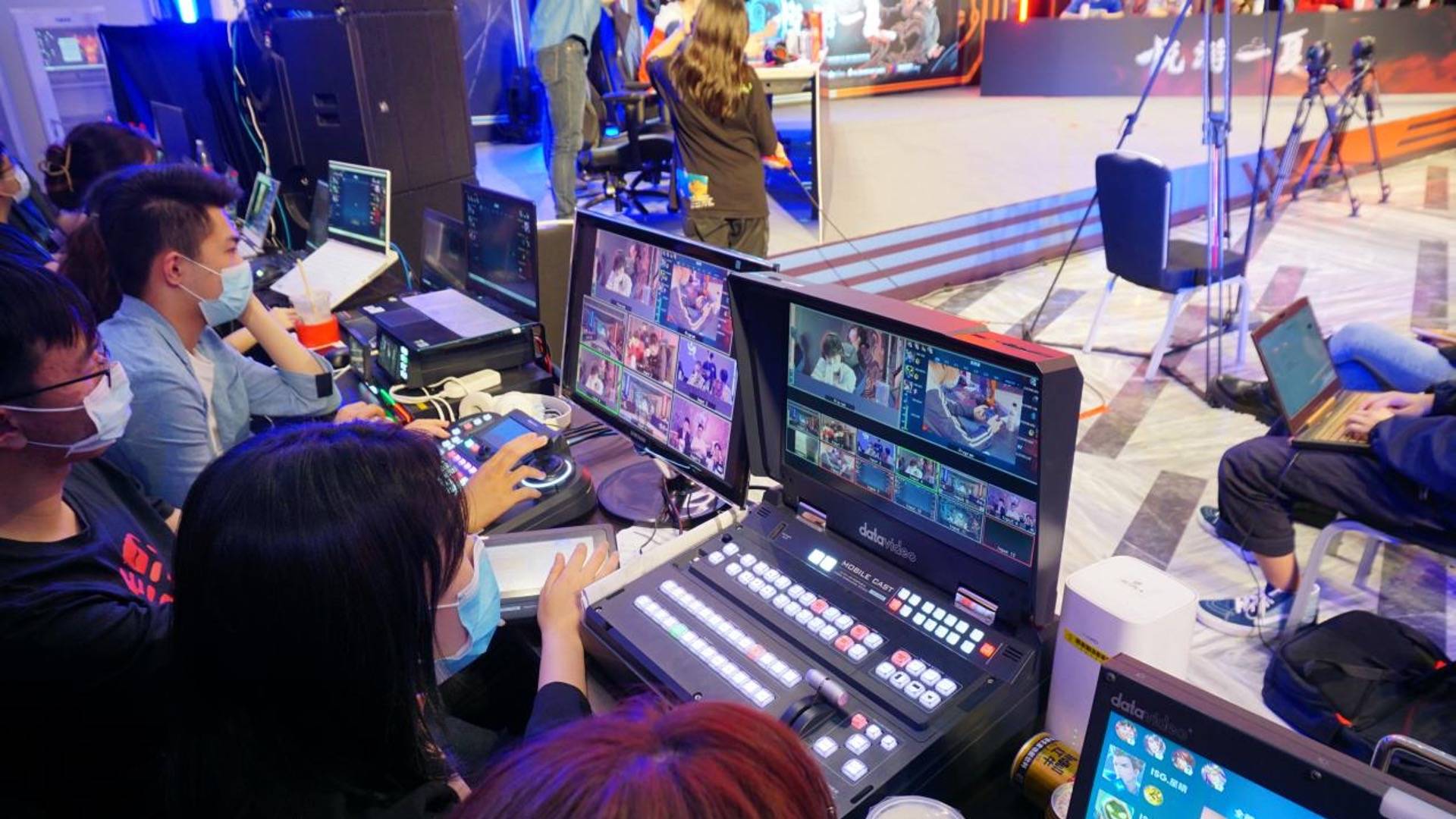 中国传媒大学如何在30秒内同台变换电竞赛事与舞台节目的拍摄直播