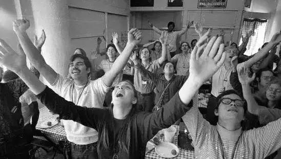 逼迫少女当*奴性**、性侵儿媳、害死亲儿子！他说这是“神的旨意”